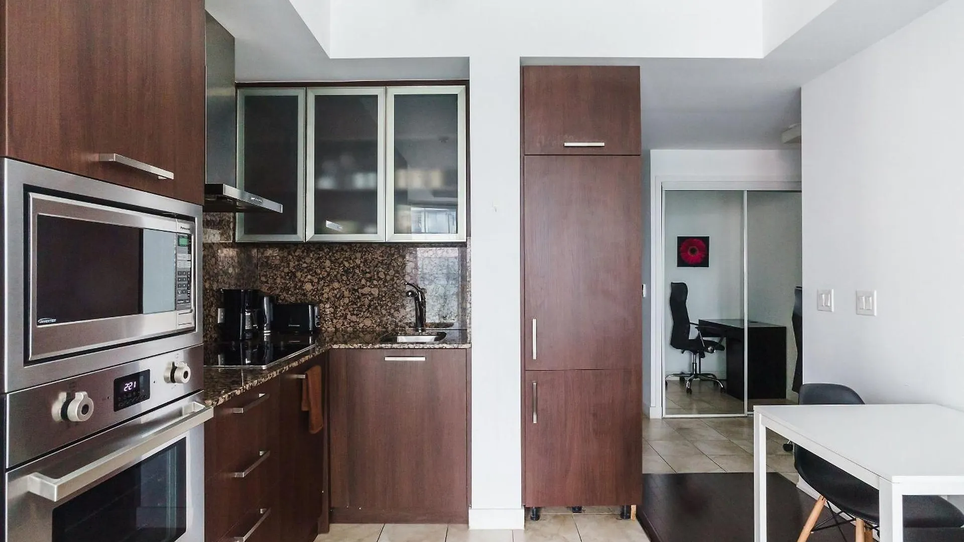 The One Apartment Toronto 0*,  Canada